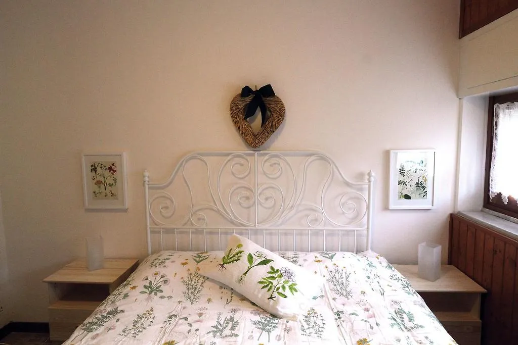 Apartment Appartamento Dei Laghi Magreglio Italy
